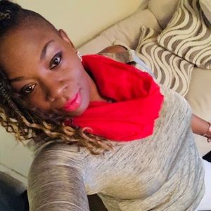 Meet your Posher, Dionne